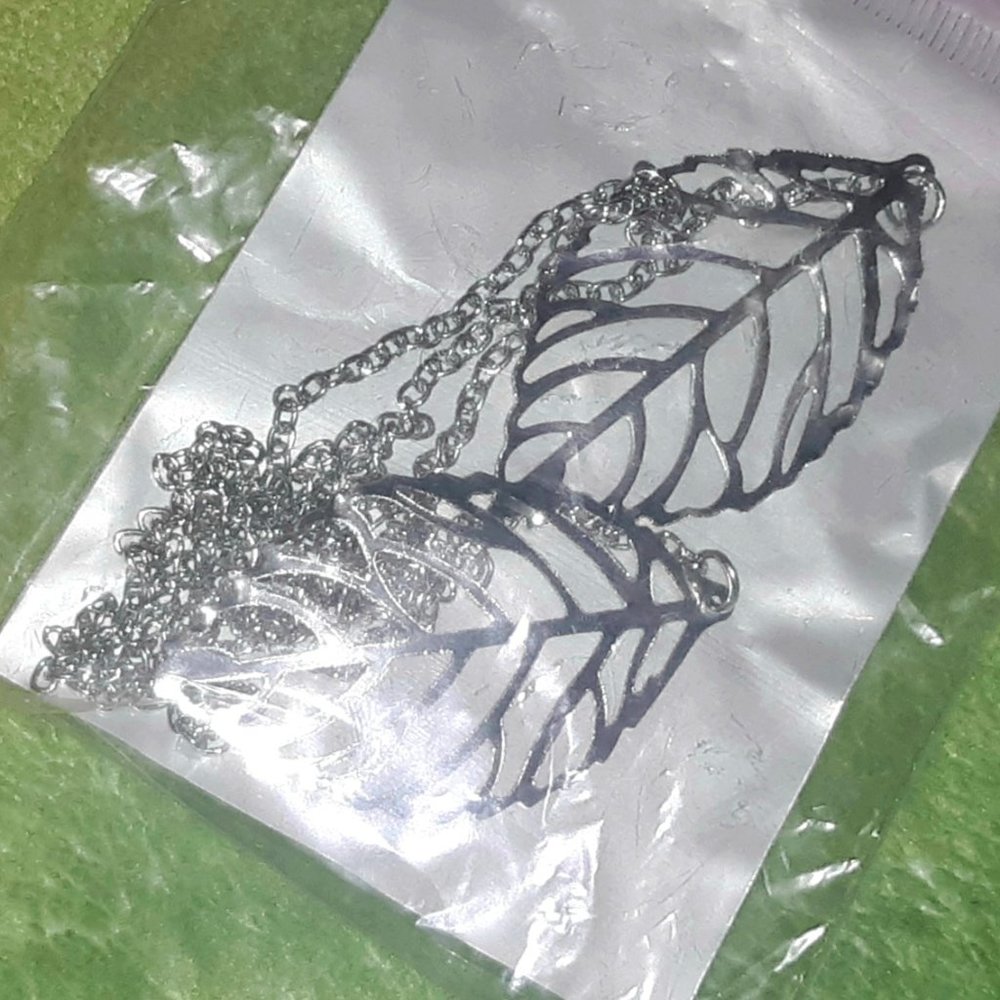5 for $15!📣 Double Feather Long Silver Necklace